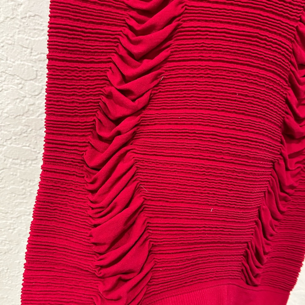 🔥 DEALS 🔥
PRIME CUT • Red Scrunched Sassy Dress • size ( One Size) - Picture 4 of 8